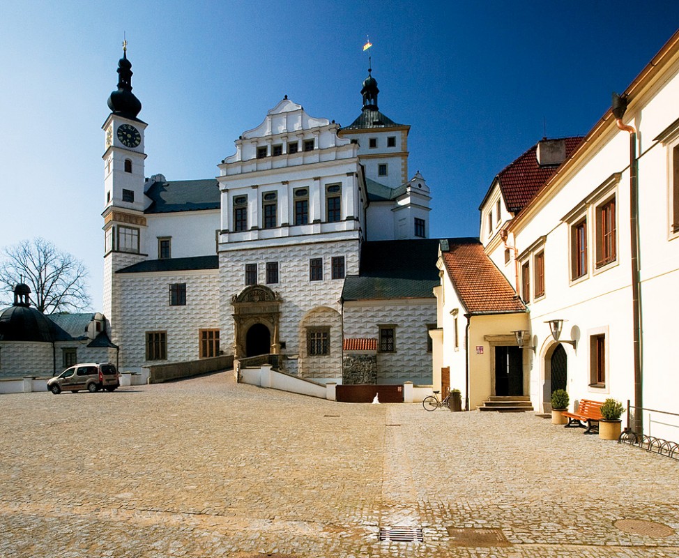 17_Pce_zamek_2_kopie-733-1100-800-100-c