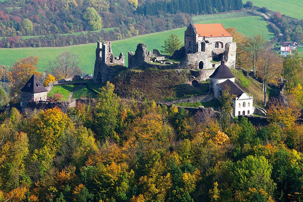 8_Potstejn_hrad_seshora_kopie-755-1100-800-100-c